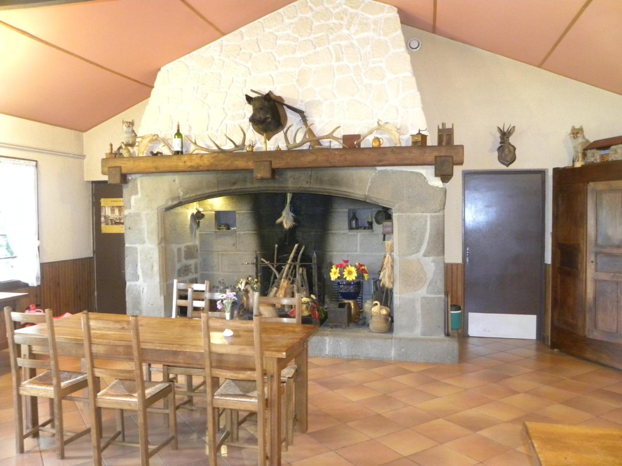 Auberge Les Volpilieres Ruynes-en-Margeride Eksteriør billede